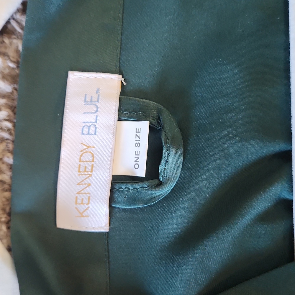 Emerald Green & Lace Robe - Picture 2 of 3